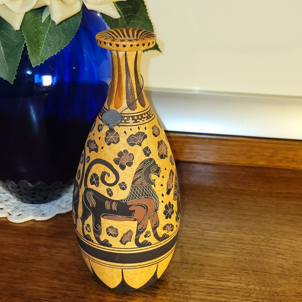 Hand-painted Korinthian Greecian Vase.